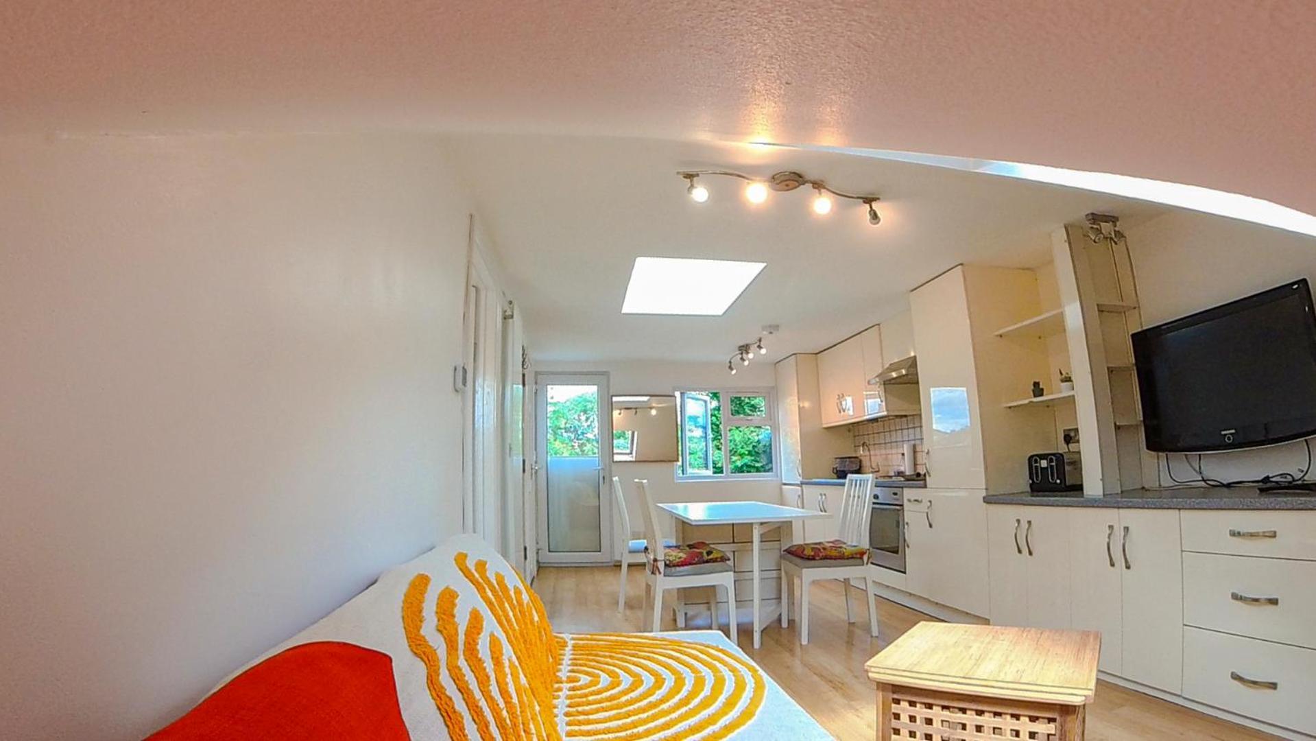 1 Bed Attic Flat With Easy Reach To Centre Appartement Londres