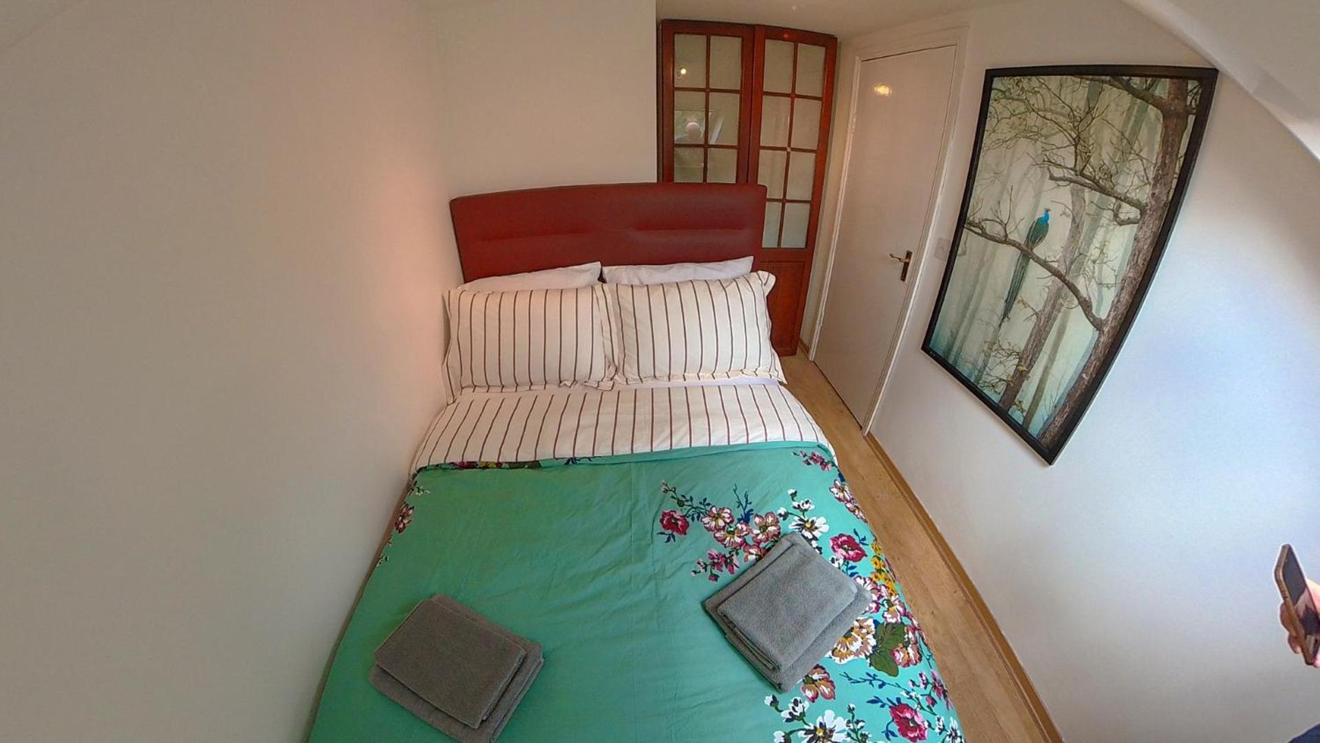 Appartement 1 Bed Attic Flat With Easy Reach To Centre Londres
