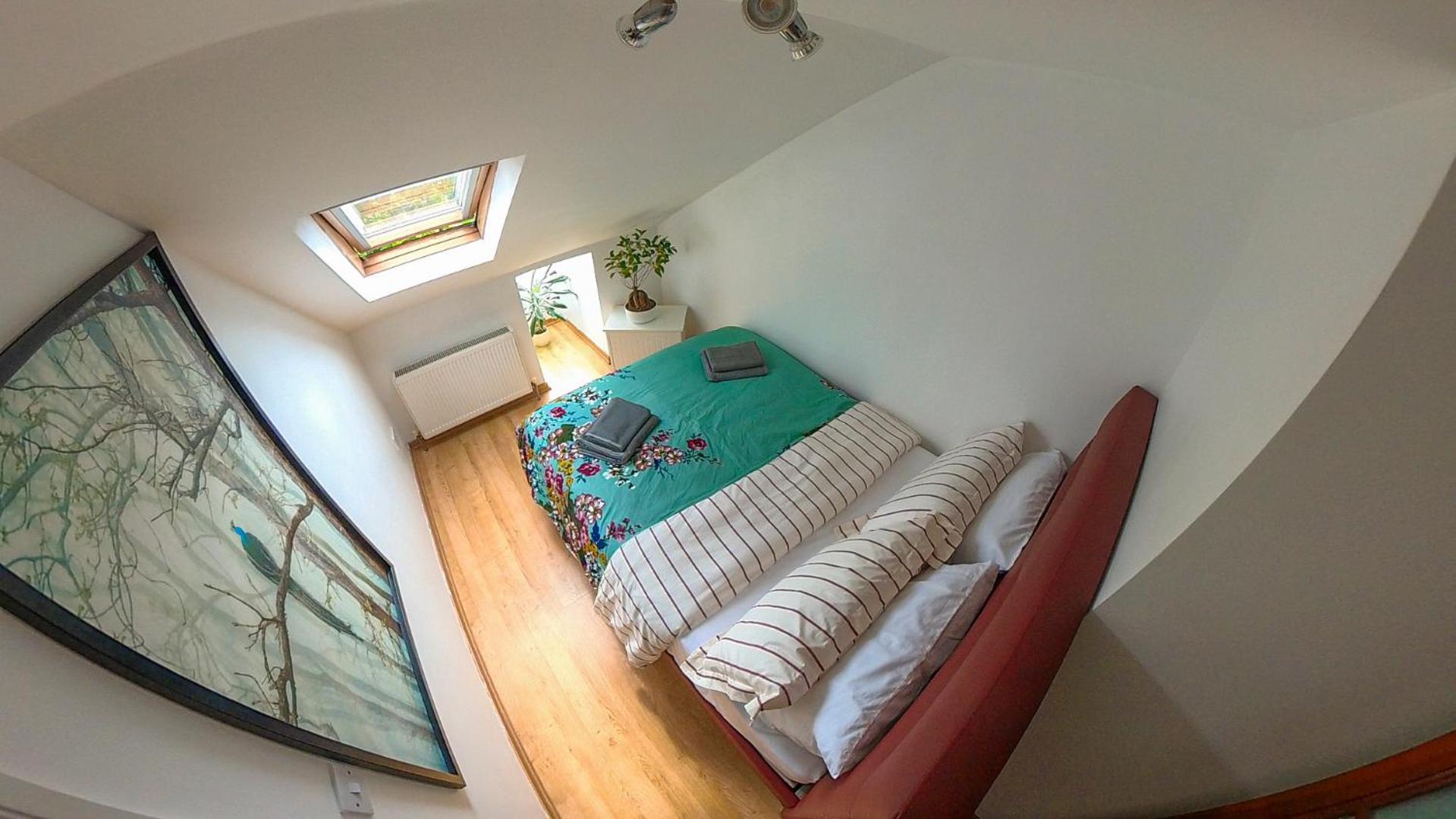 1 Bed Attic Flat With Easy Reach To Centre Apartamento *
